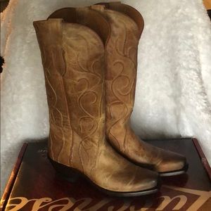 New in Box Tan Brown Lucchese women’s boots sz 8